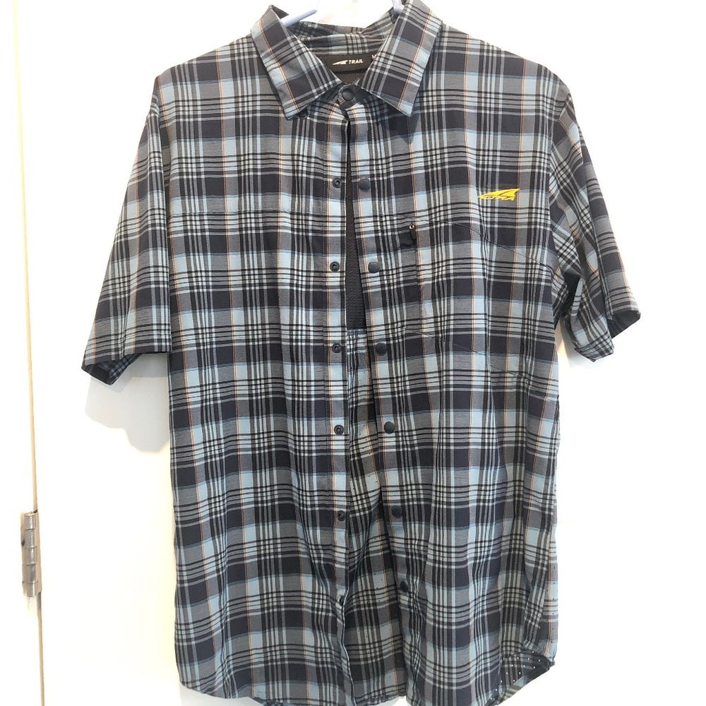 Altra tech snap button up